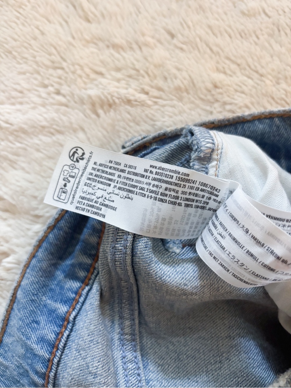 Abercrombie The Baggy Low Rise Jeans Light Wash Raw Hem Size 25 - Picture 7 of 9